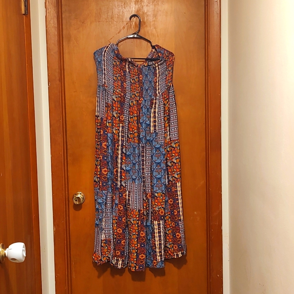 Fun, casual bright bohemian strapless dress, it's flowy. Perfect summer dress!